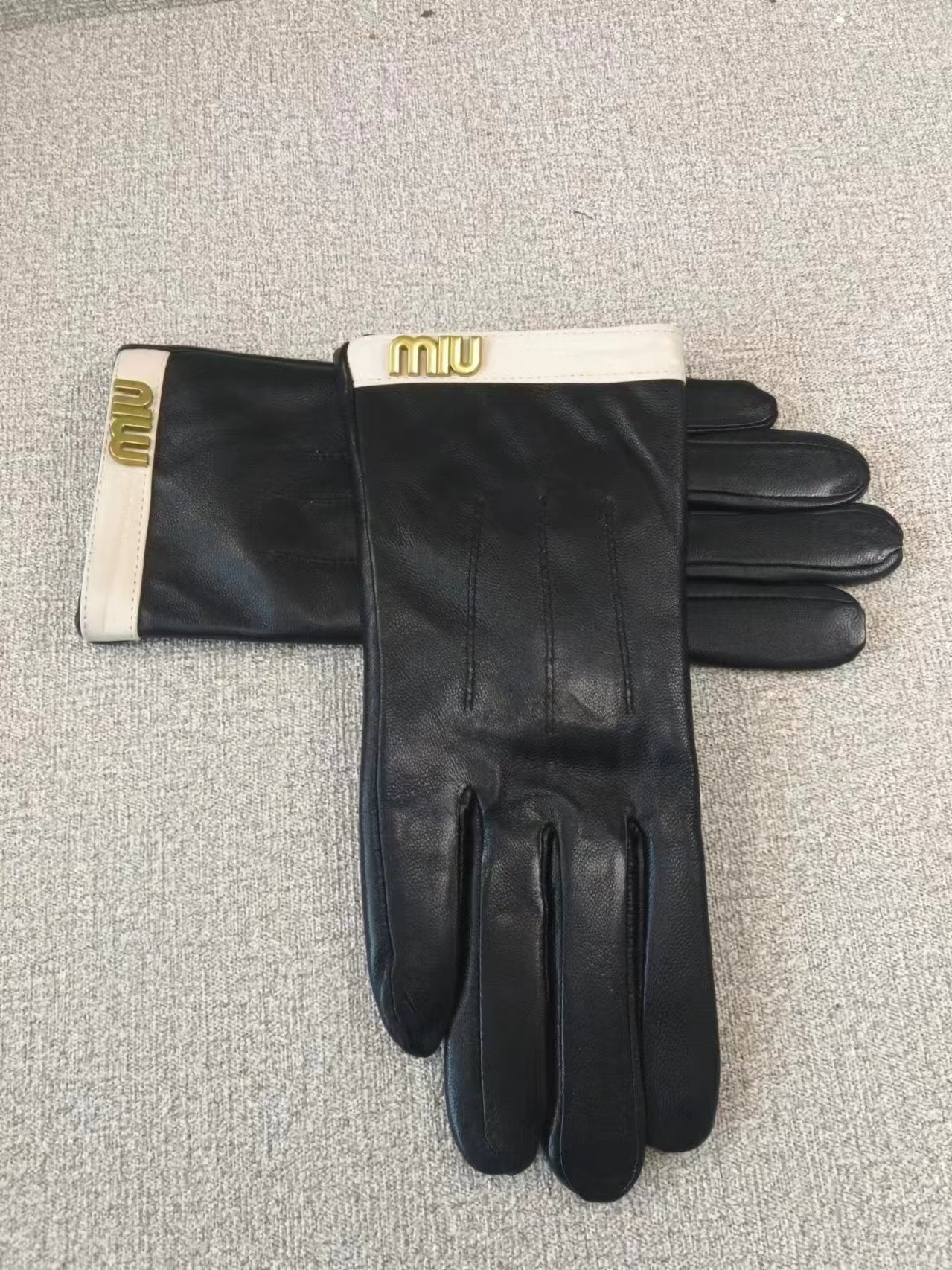 24A106S   Fashion gloves