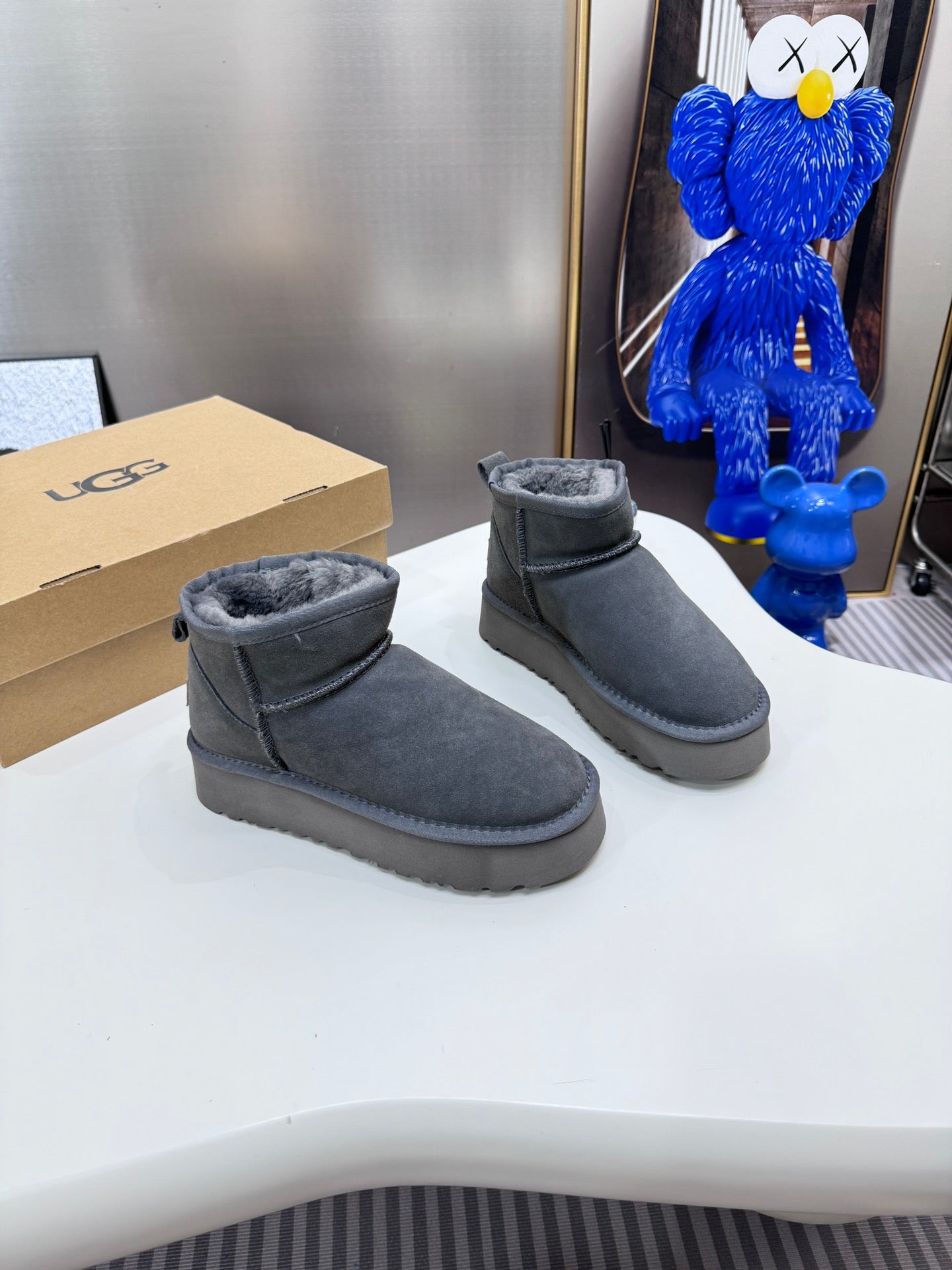 1LU9Z Fashionable snow boots