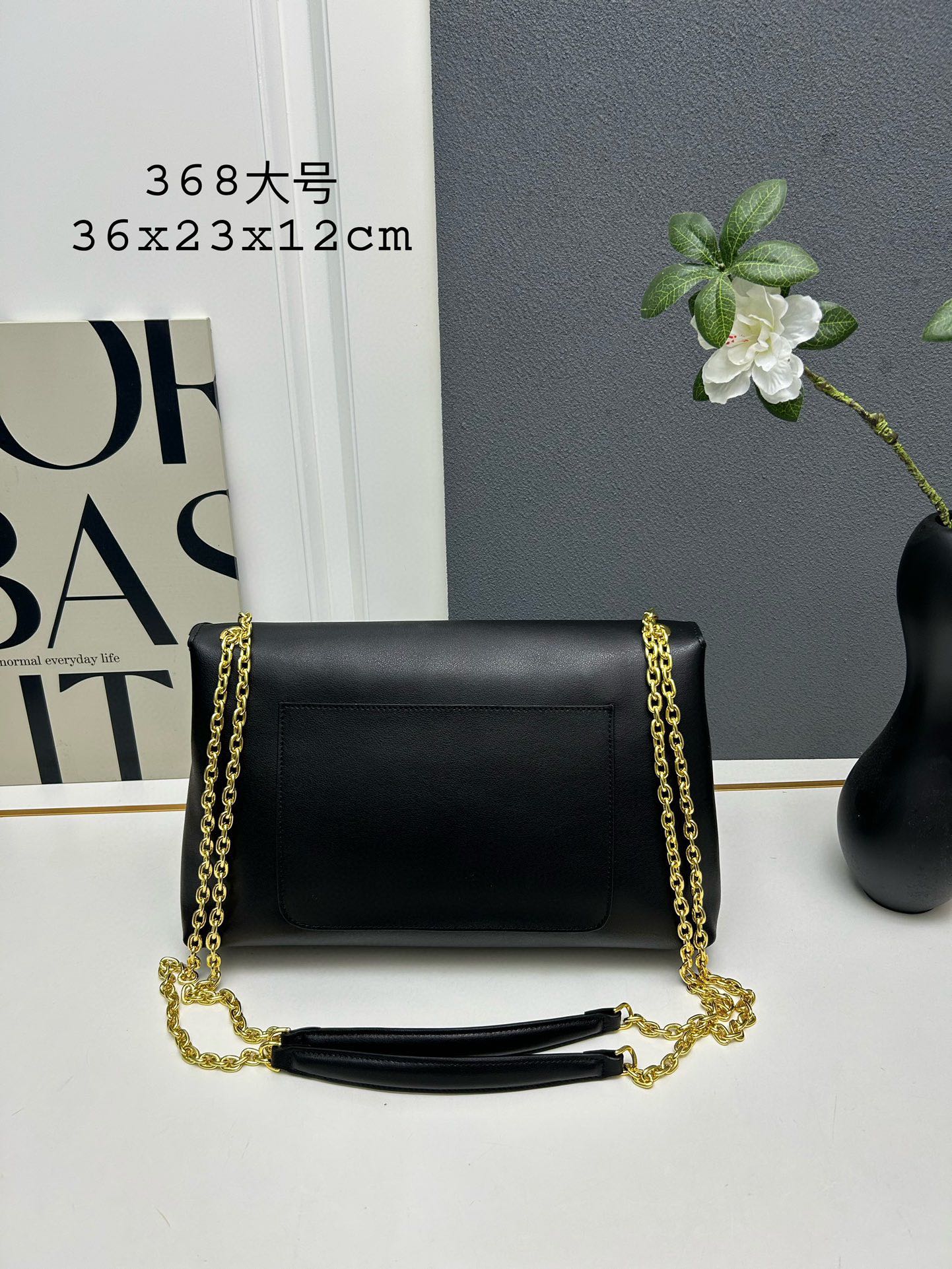 1XPD403B Fashionable leather bag