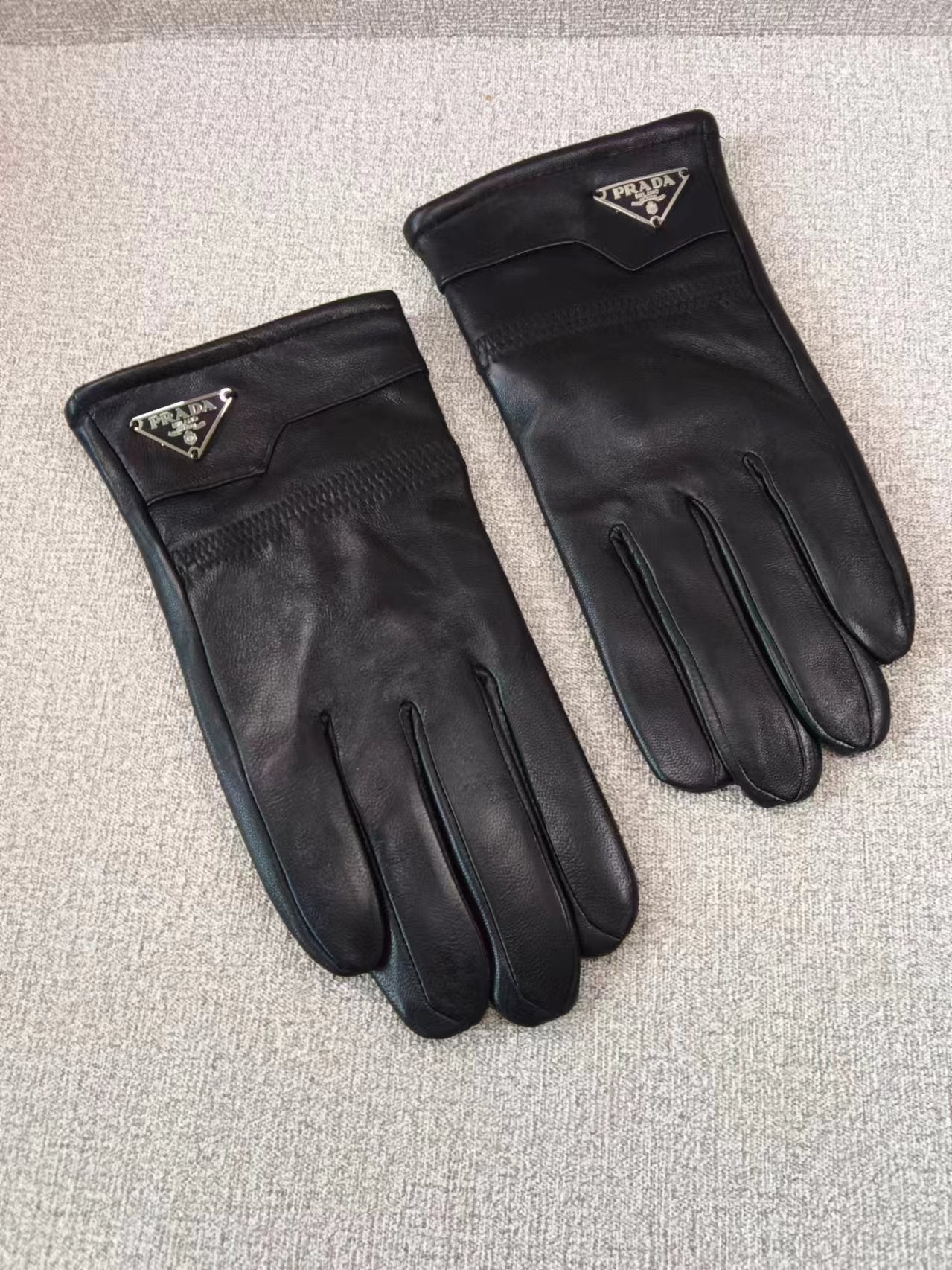 24PD110S   Fashion gloves