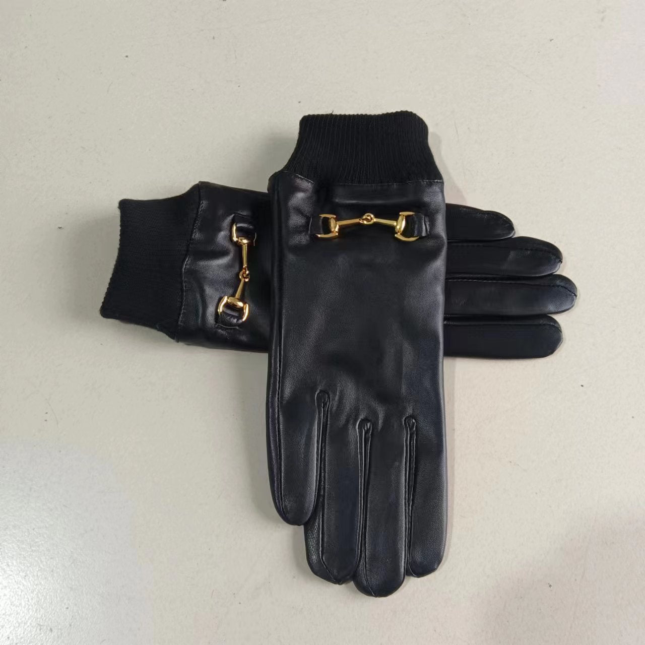 24A87S   Fashion gloves