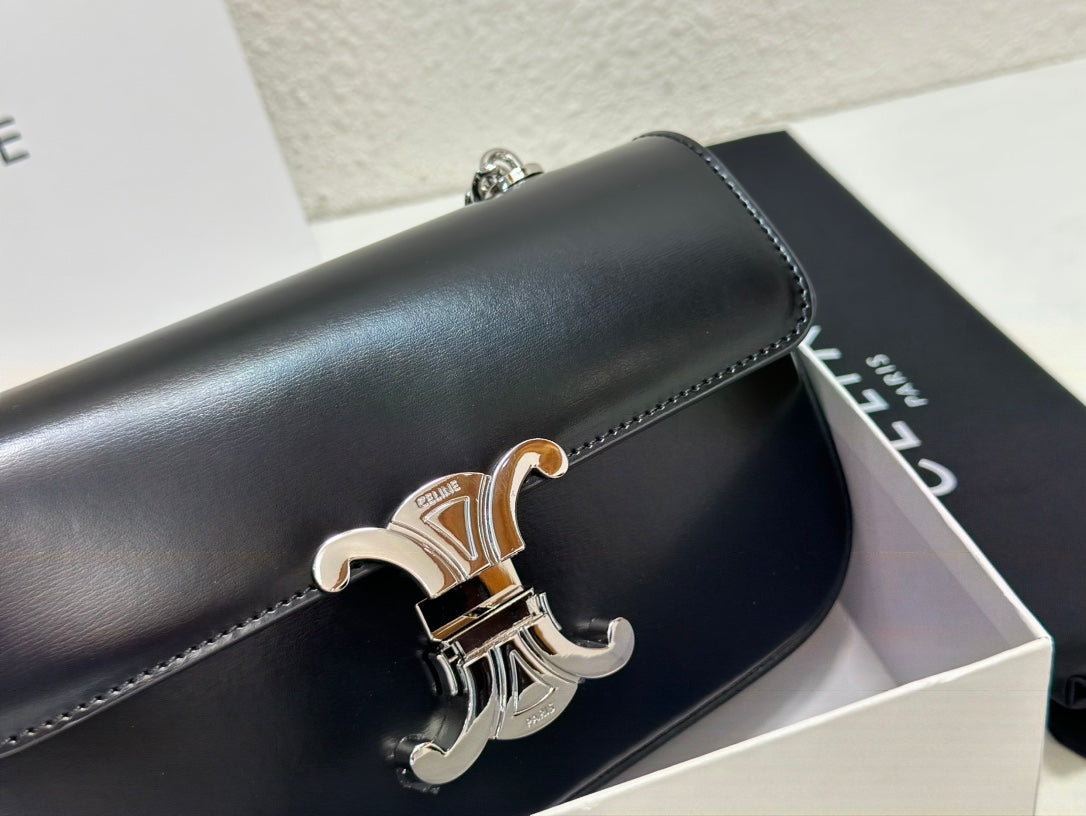 1XCL286B  Fashionable leather bag 