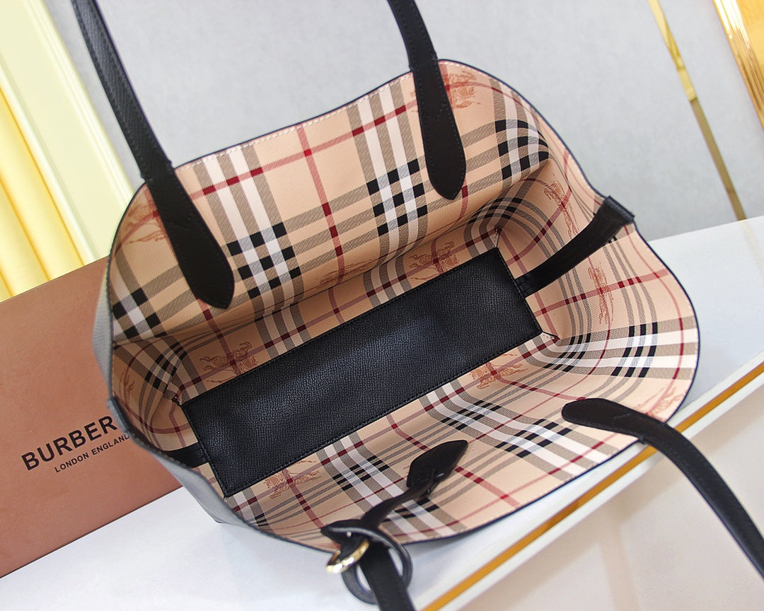 2XR267B  Fashionable leather bag 