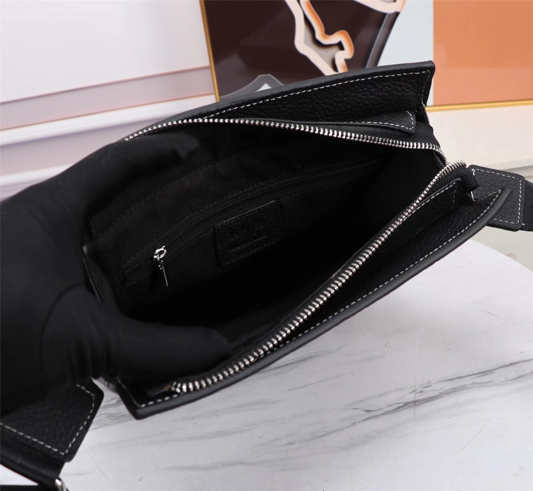 2XH304B  Fashionable leather bag 