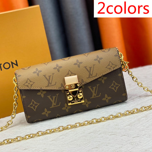 1XE32B  Fashionable leather bag 