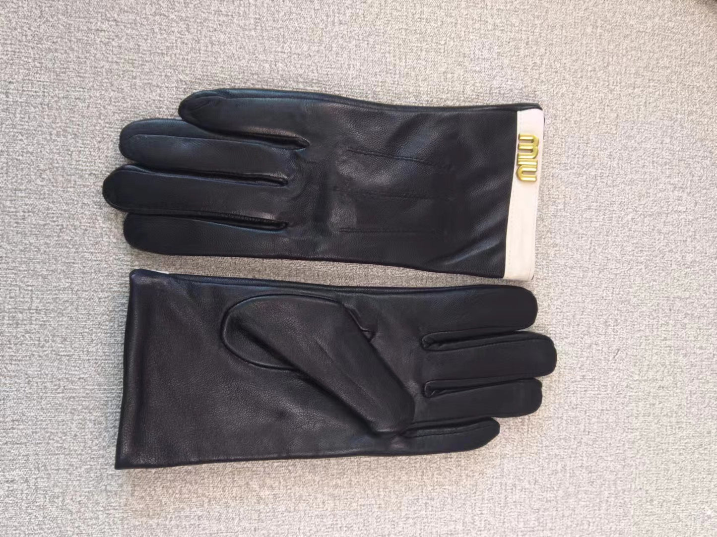 24A106S   Fashion gloves