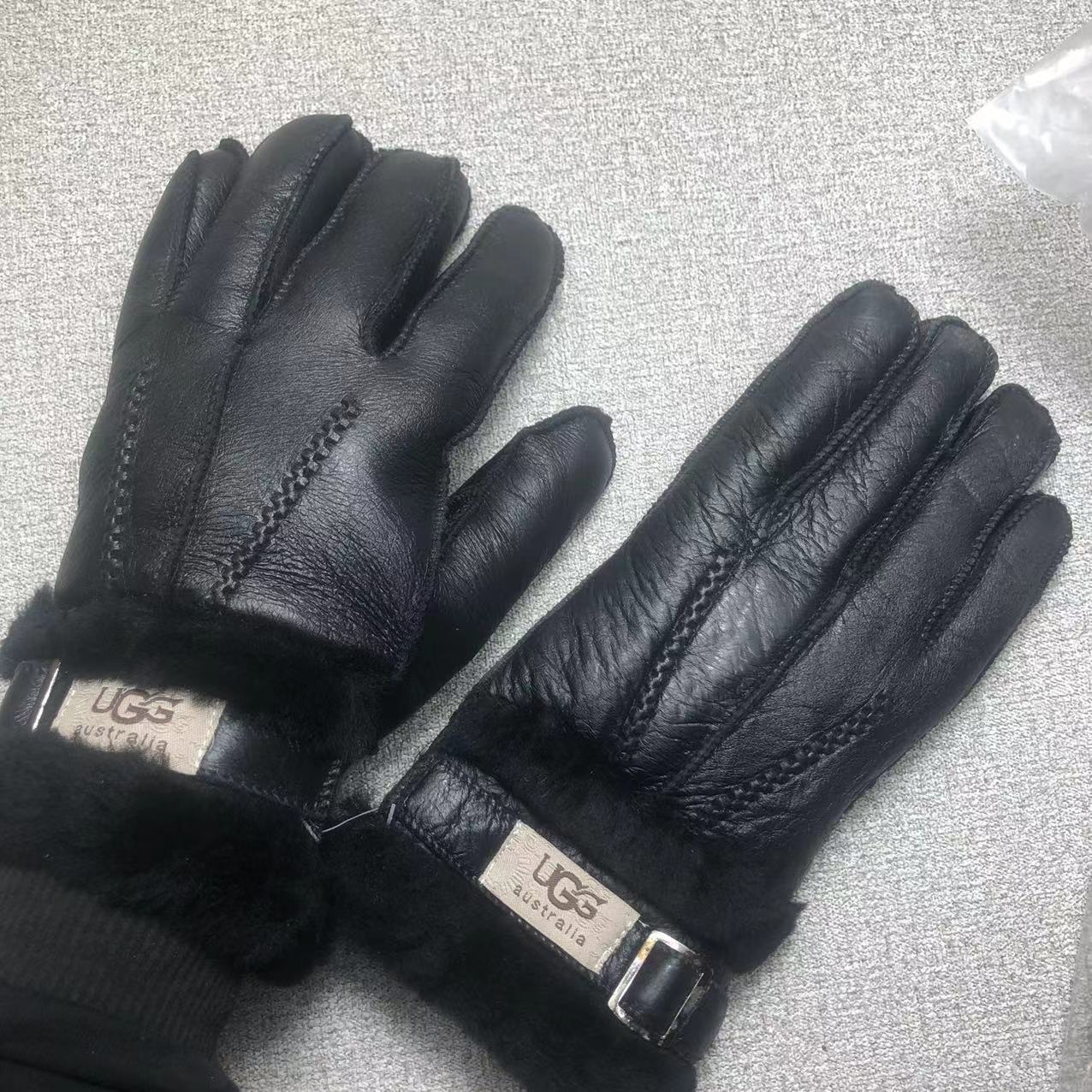 24A77S   Fashion gloves