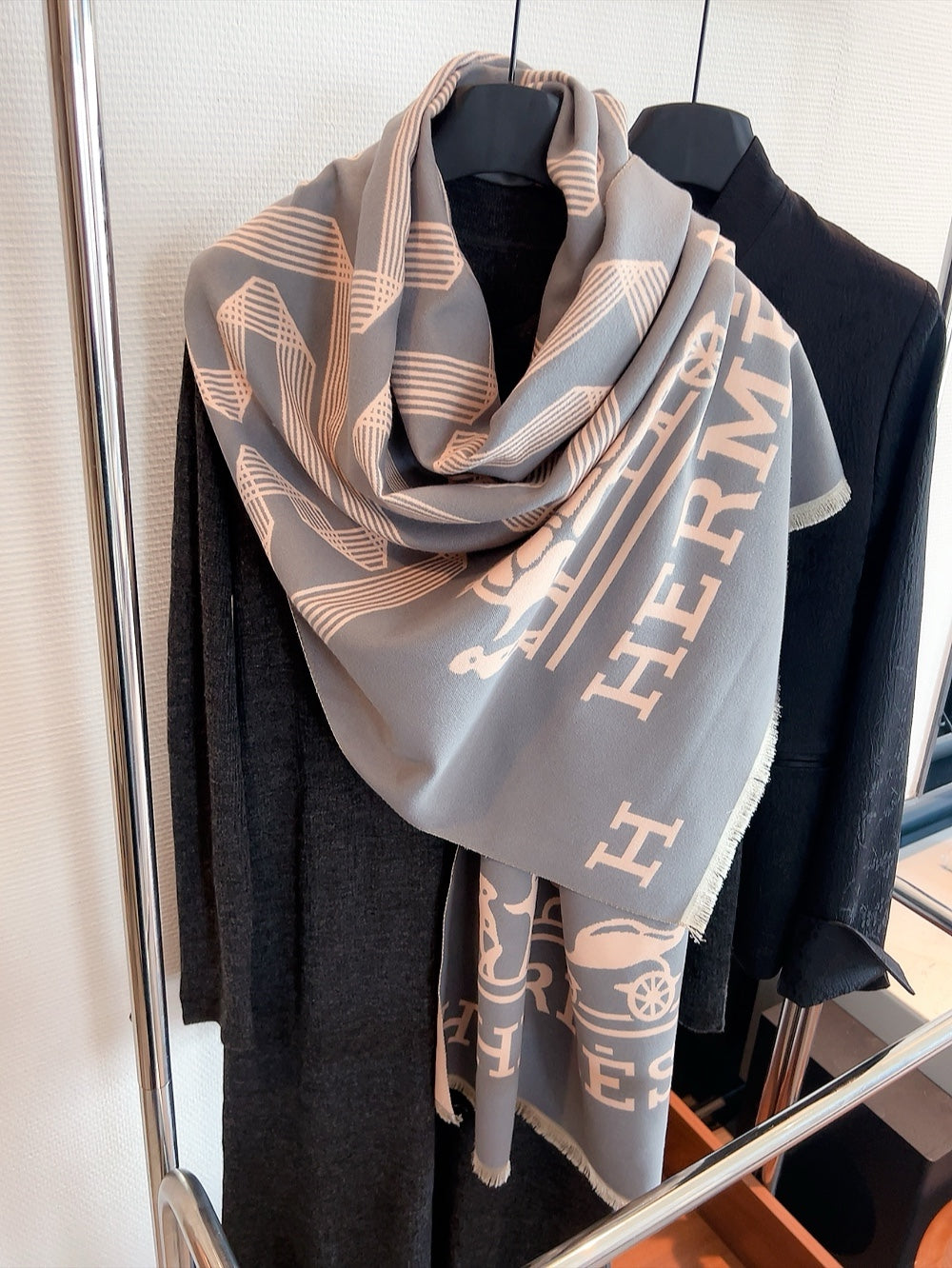 14H352W　 Fashion scarves