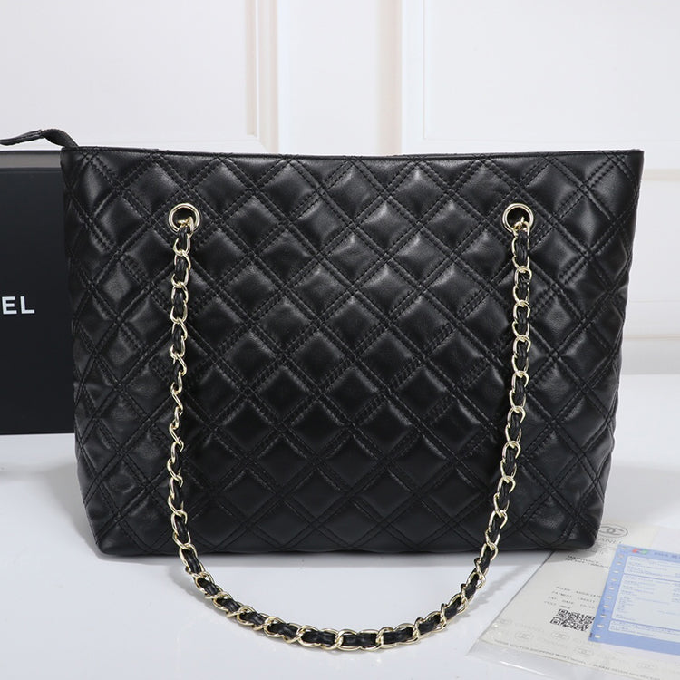 55C2B  Fashionable leather bag 