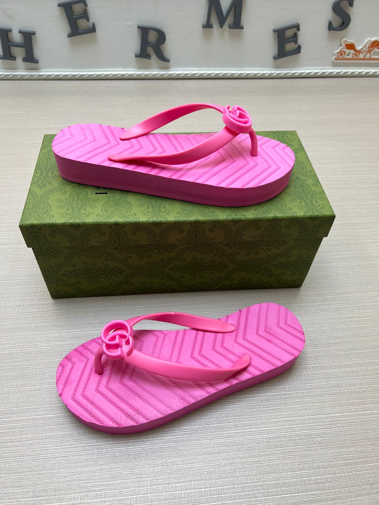 54B105Z   fashion slippers