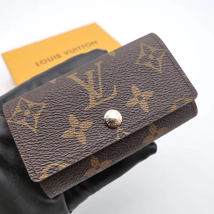 1E6B  Fashionable leather wallets