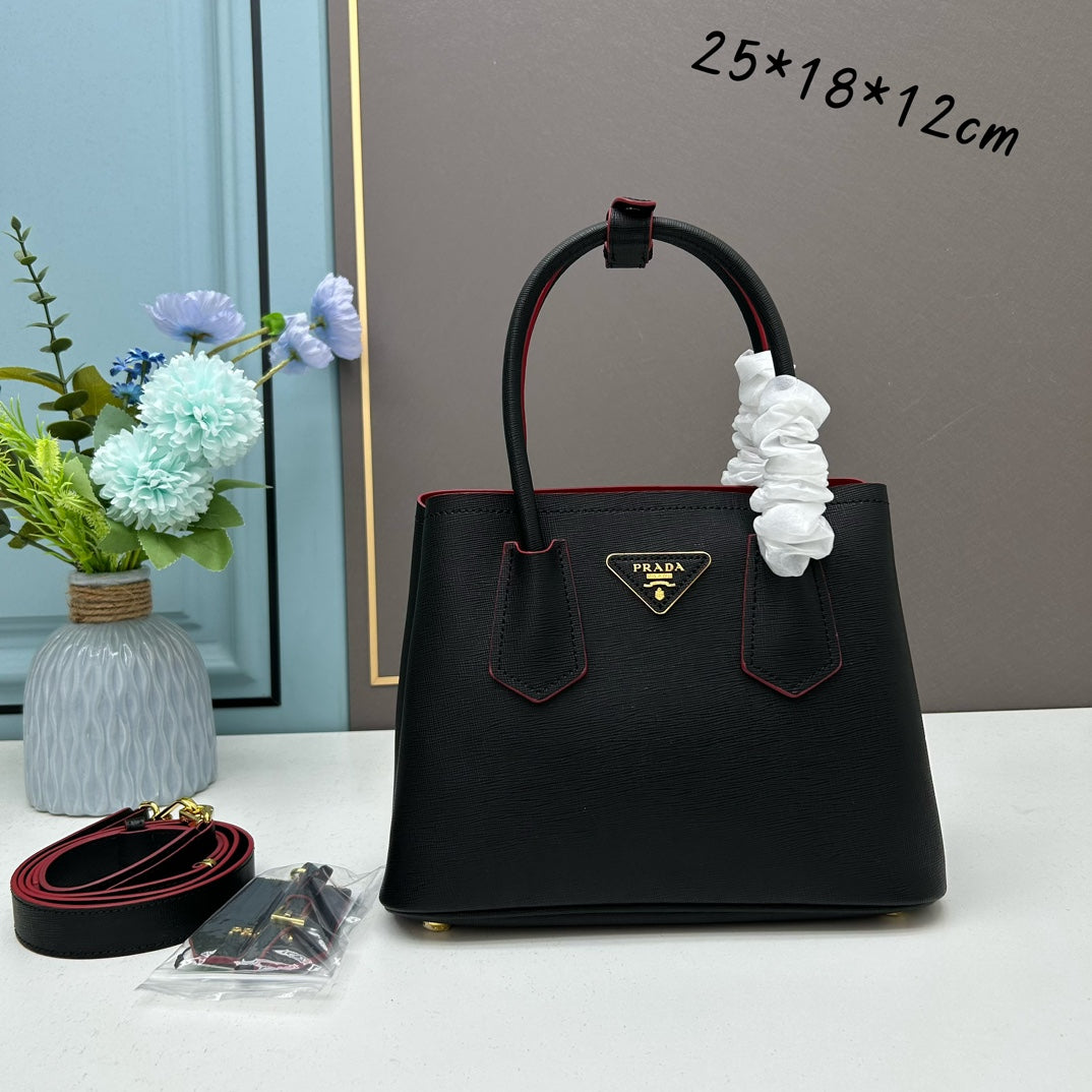 1XPD115B  Fashionable leather bag 