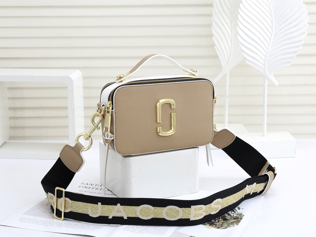 1XA31B  Fashionable leather bag 