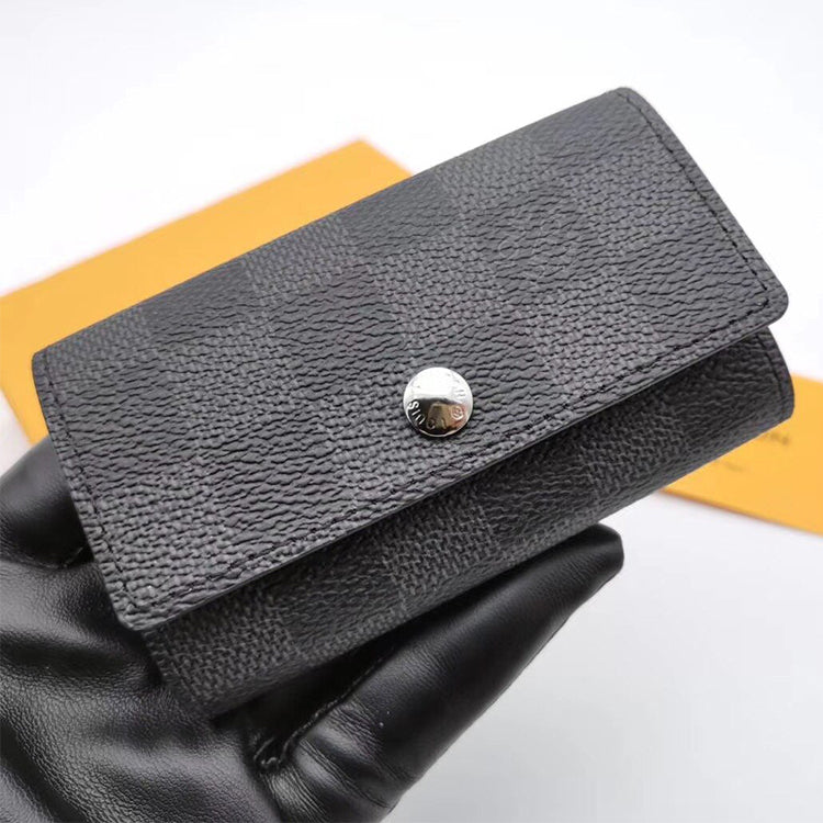 1E6B  Fashionable leather wallets