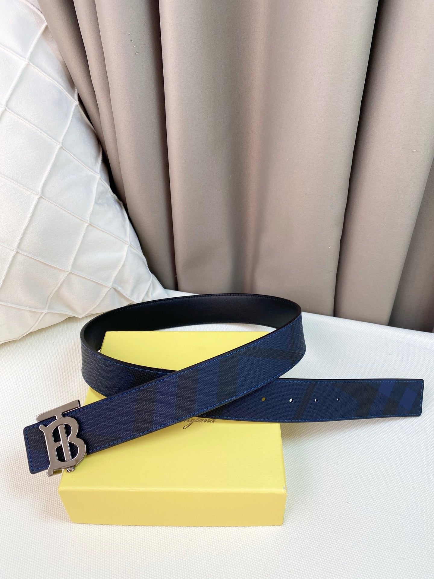 1: 1 High -quality head layer leather belt  1YR46P