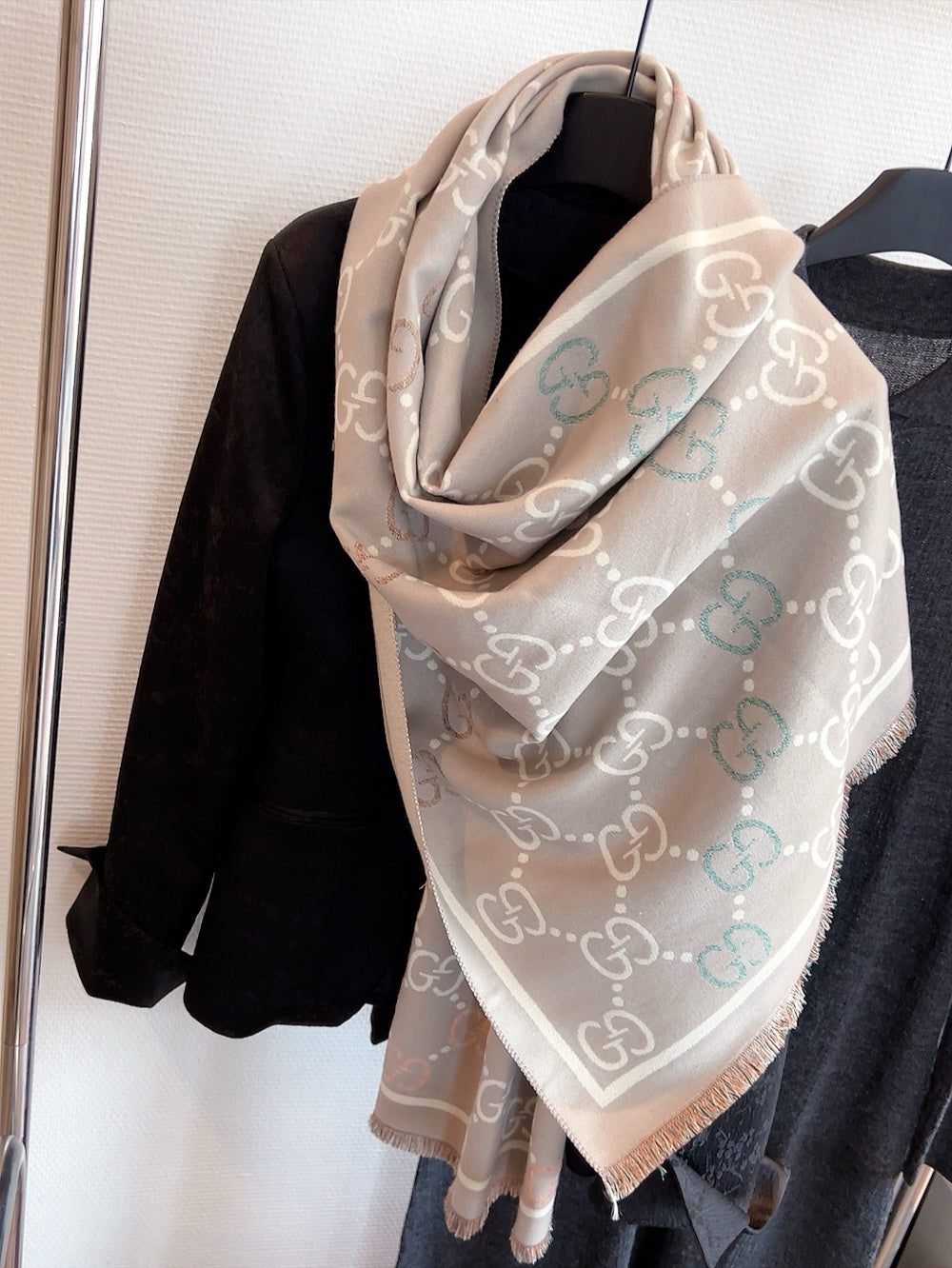 14B332W　Fashion scarves