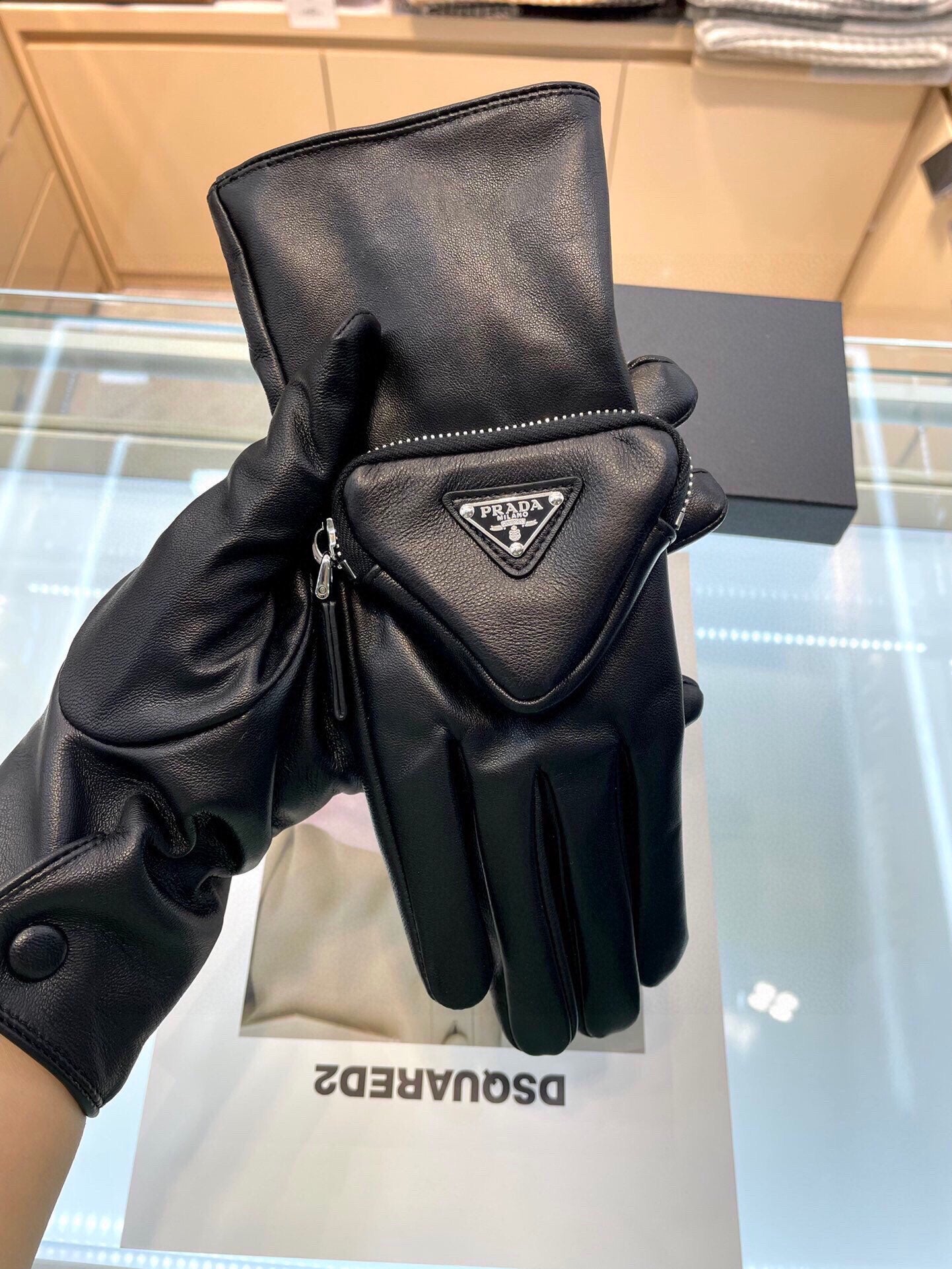 24PD98S   Fashion gloves