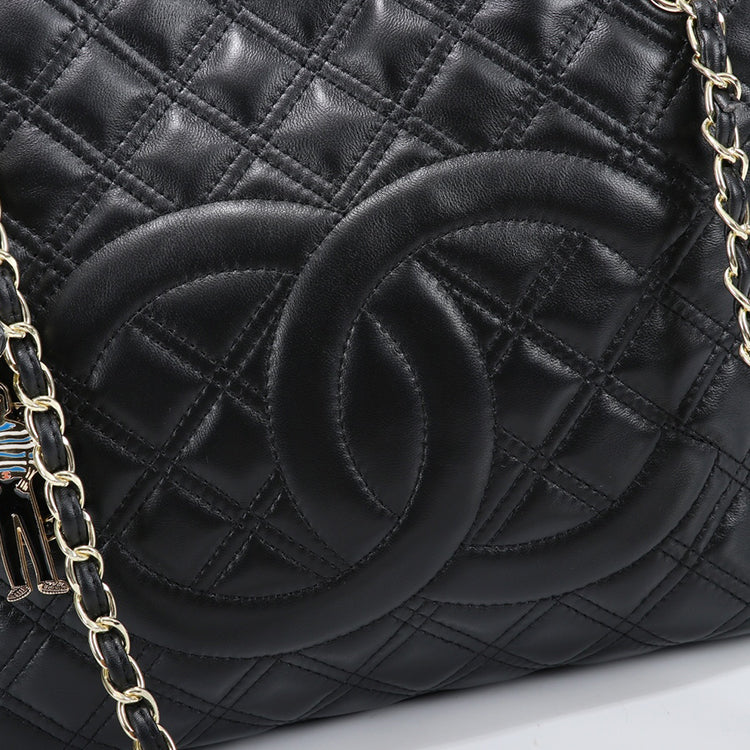 55C2B  Fashionable leather bag 