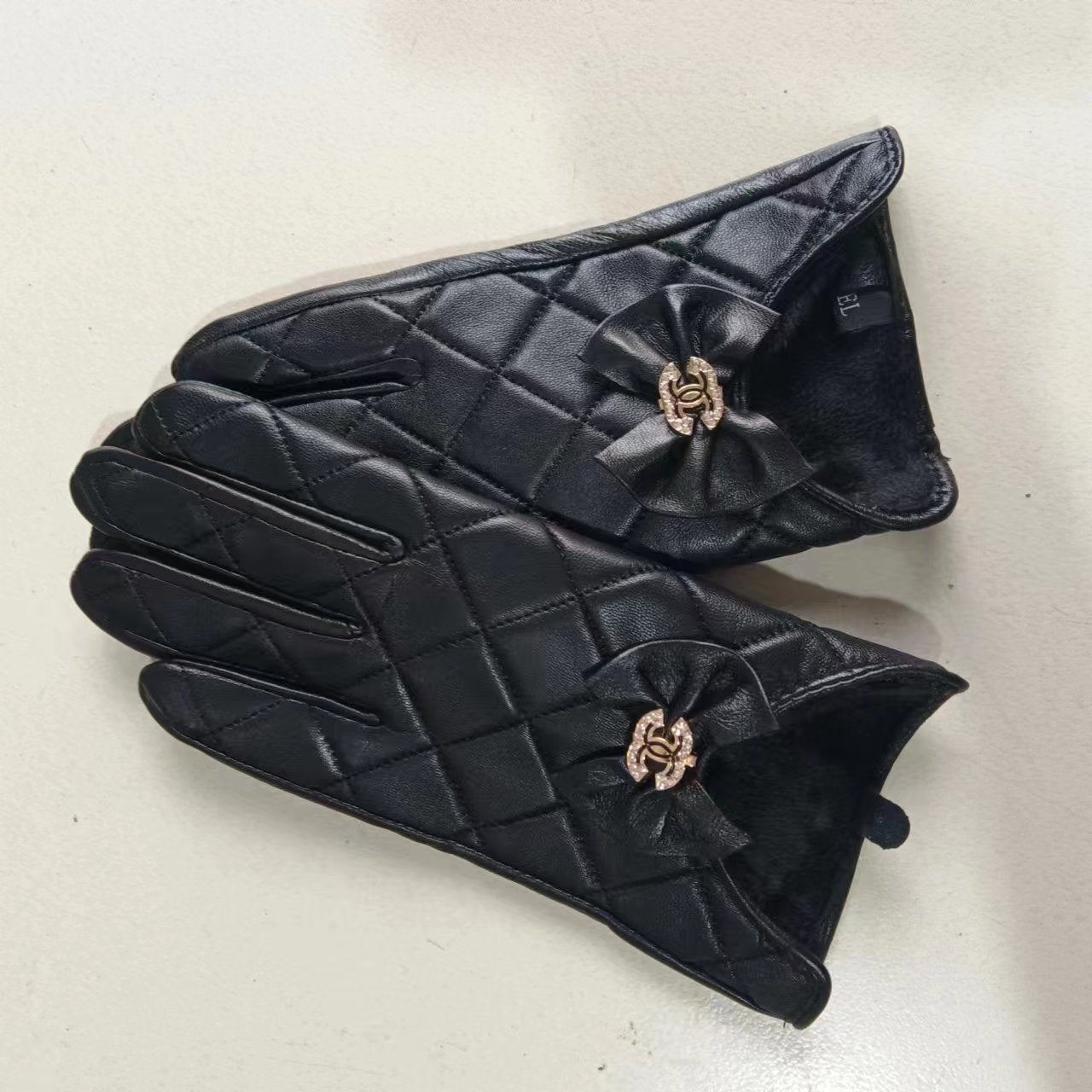 24C86S   Fashion gloves