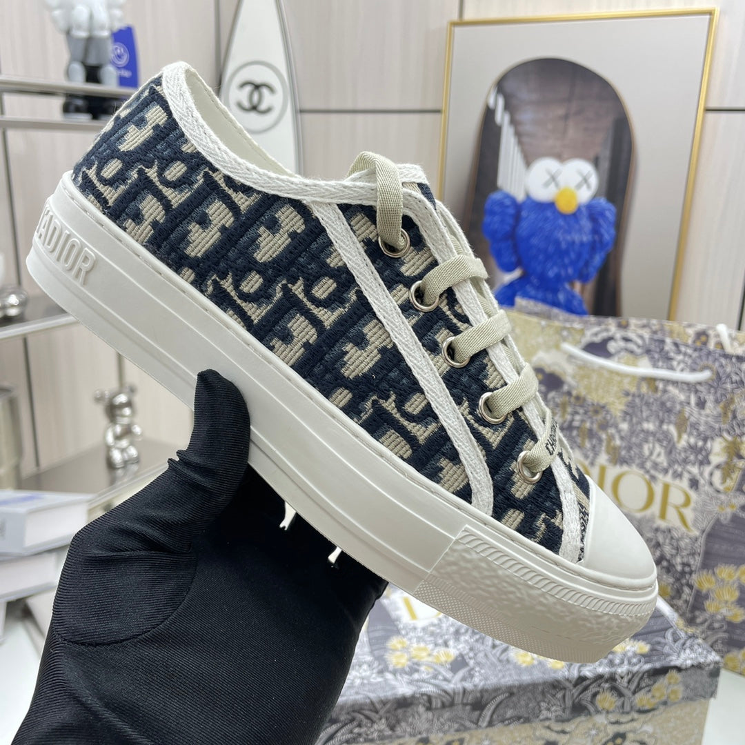 1XD65Z Fashionable shoes