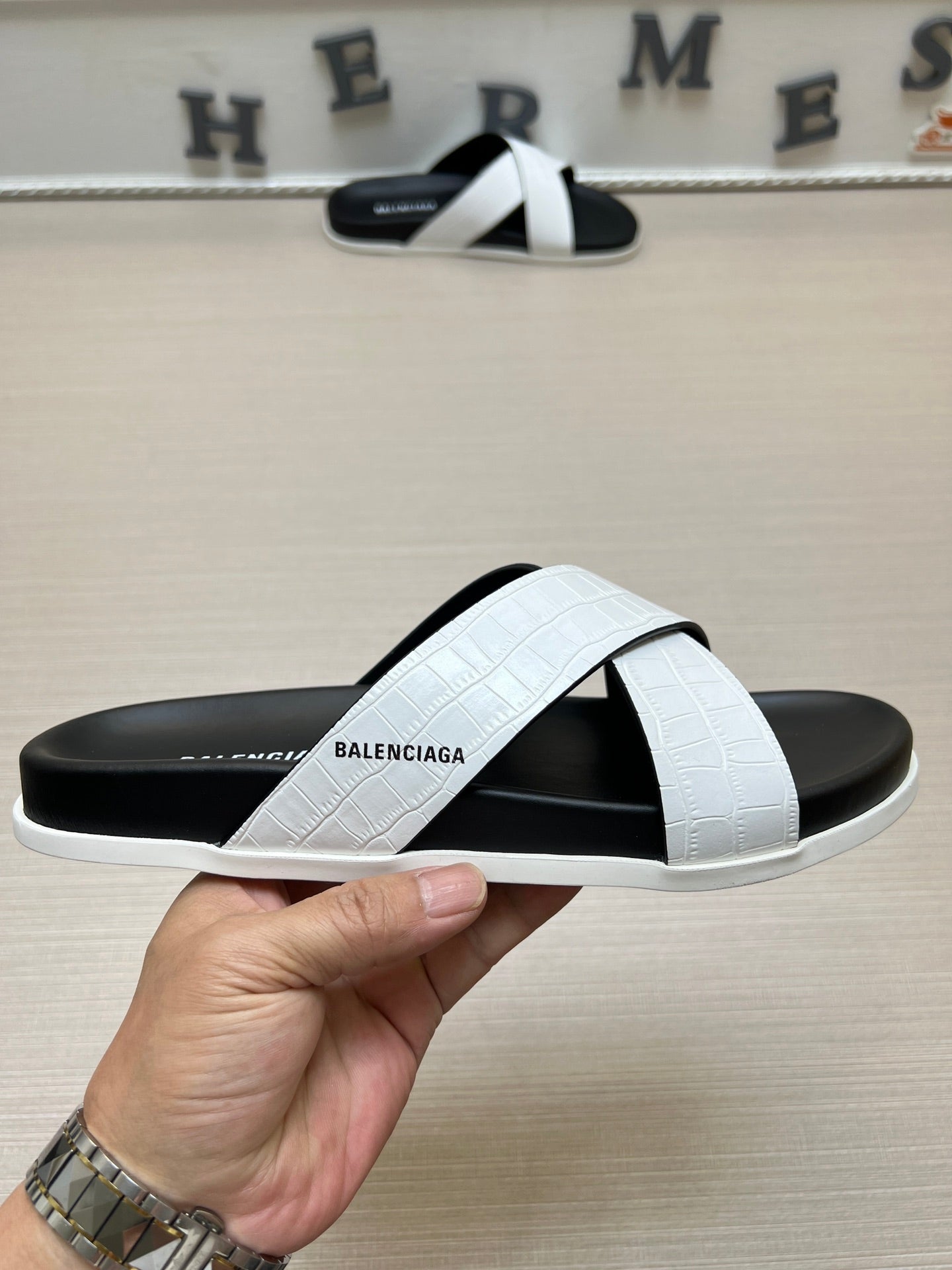 54J97Z    fashion  slippers