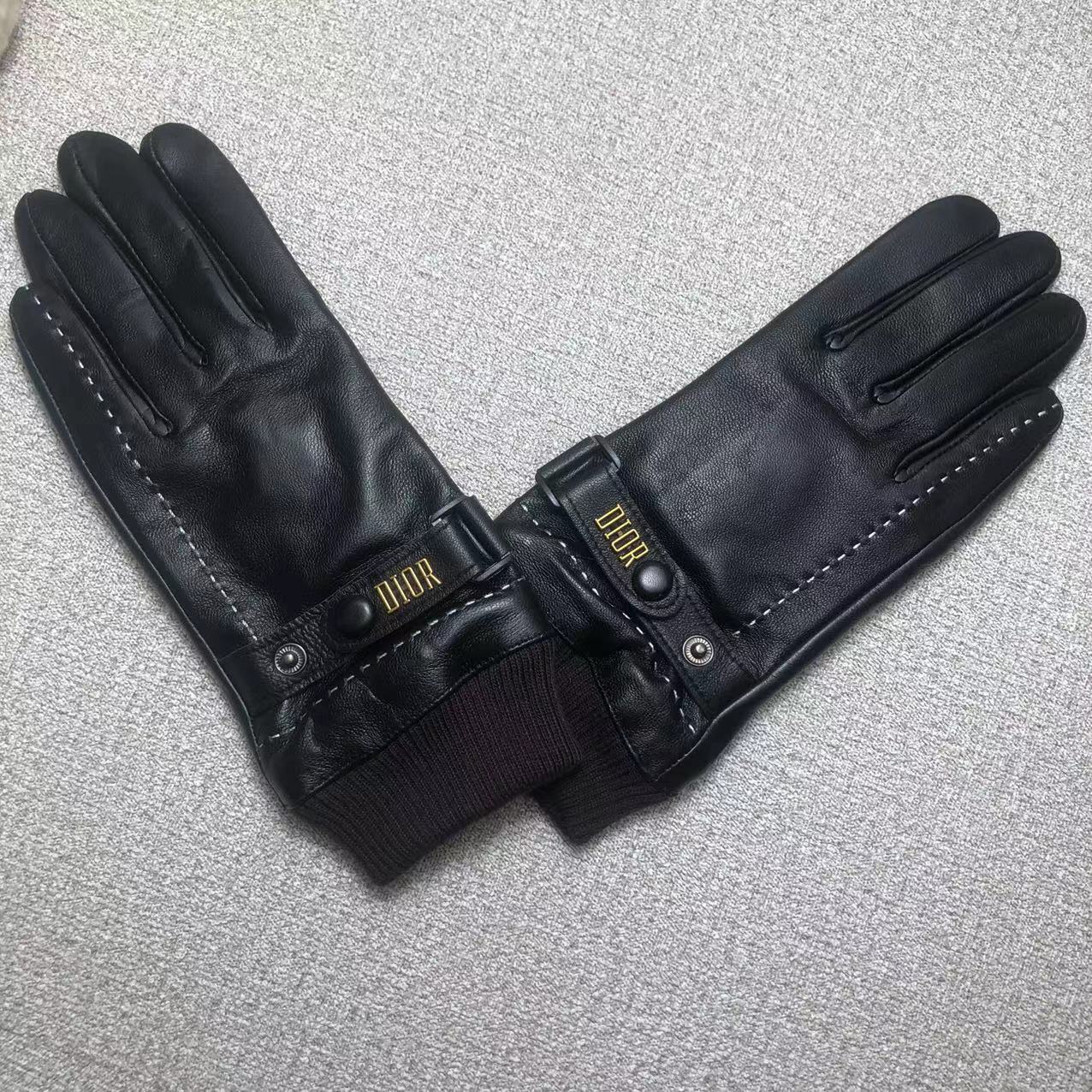 24D82S   Fashion gloves