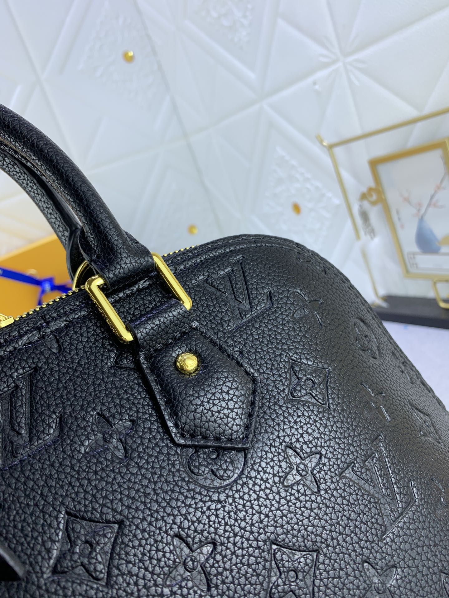 2XE319B  Fashionable leather bag 