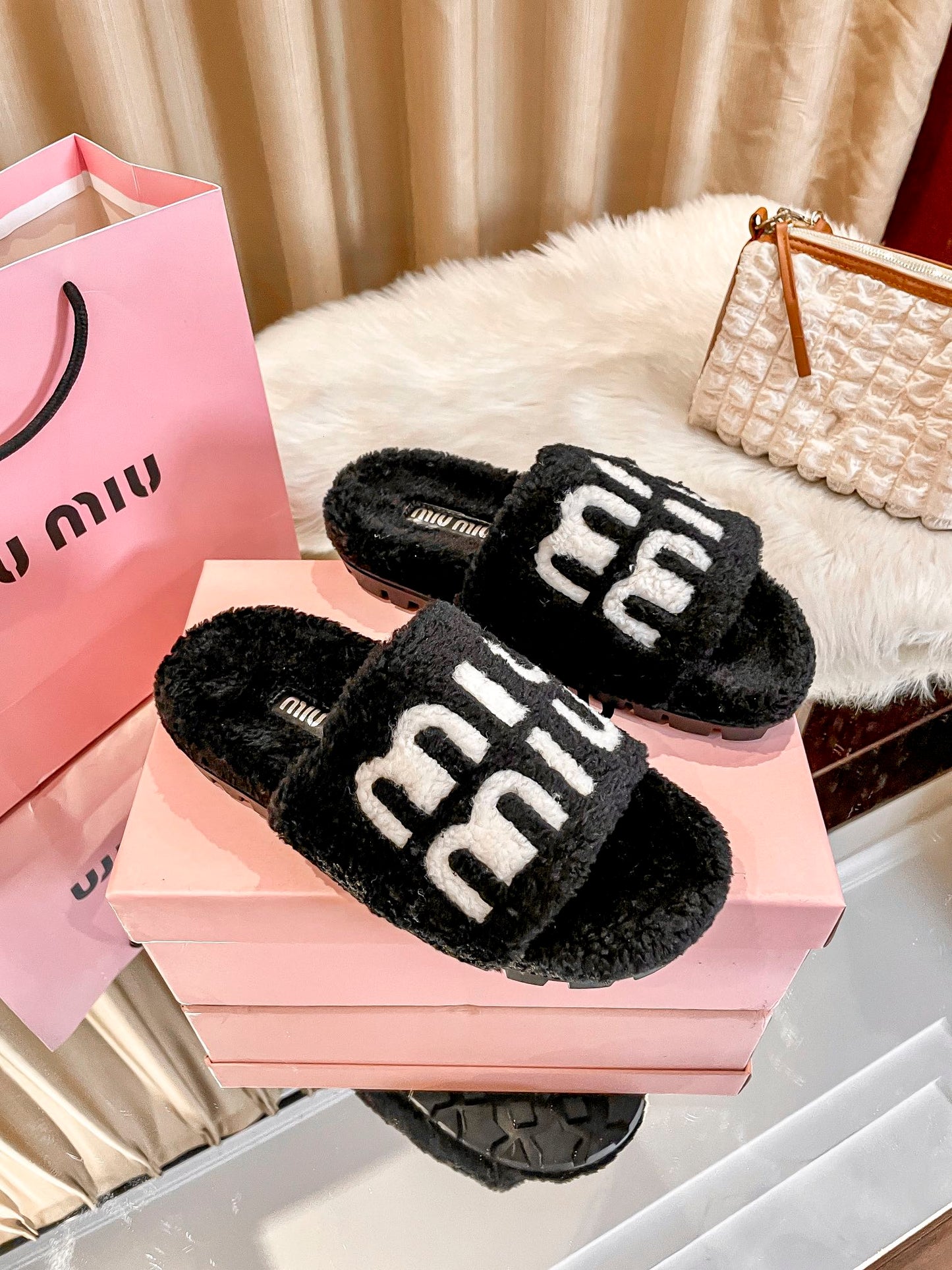 1JA25Z  Fashion Slippers