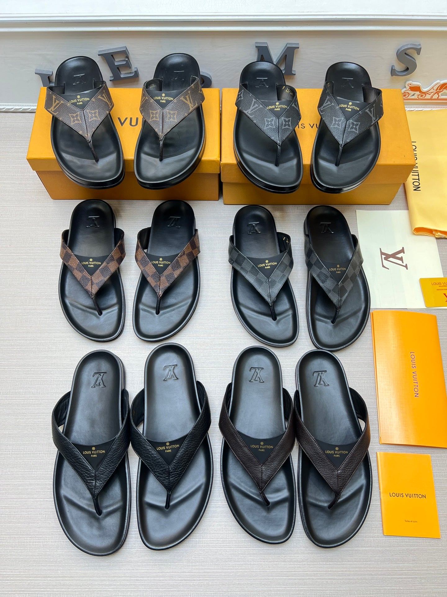 54E85Z   fashion slippers