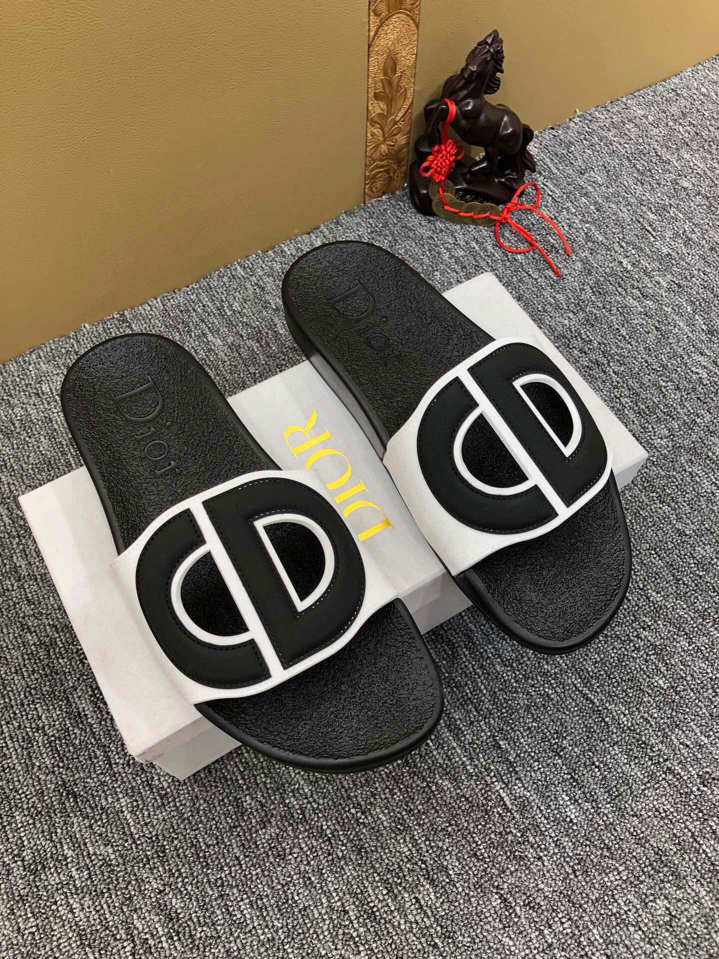 54D51Z    fashion slippers