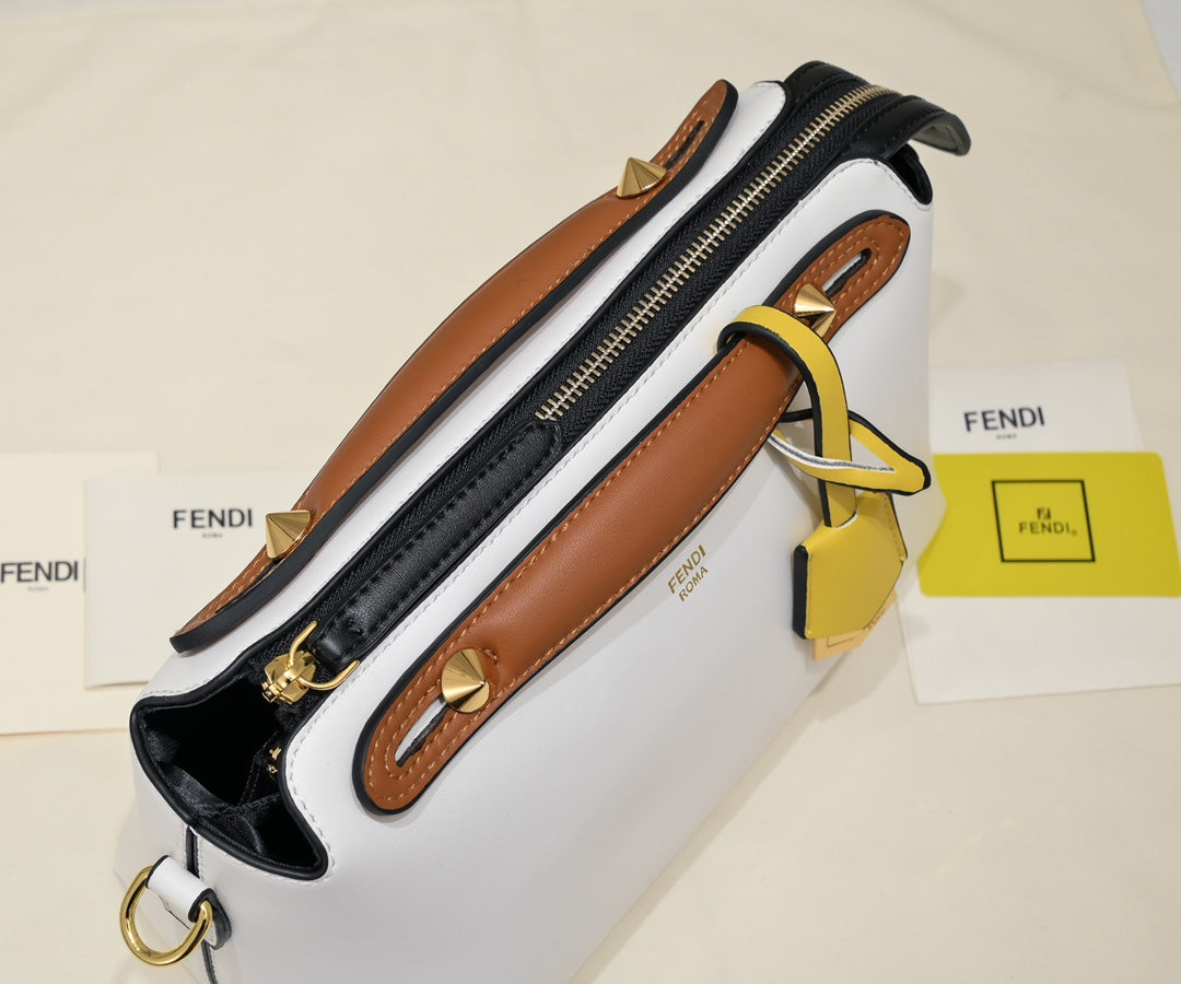 2XF132B  Fashionable leather bag 