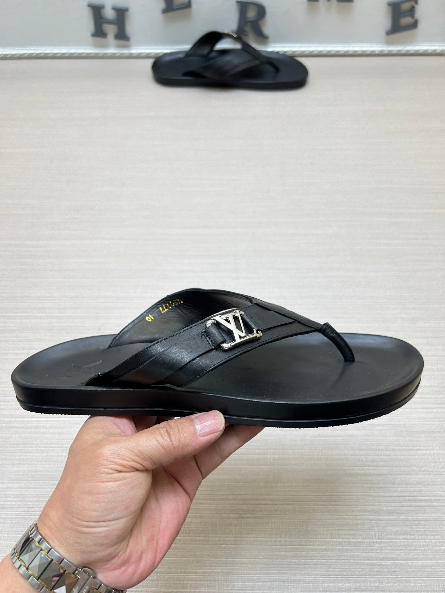 54E86Z   fashion  slippers