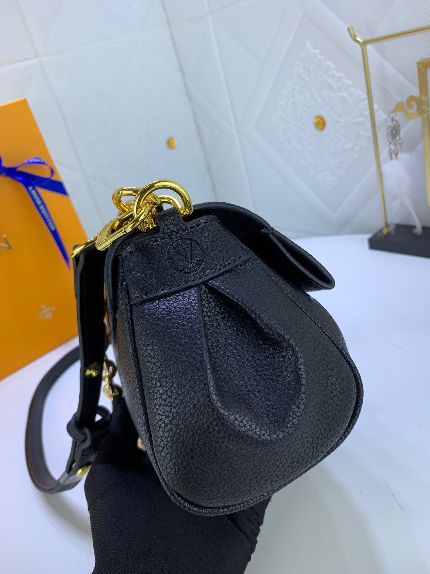 2XR363B  Fashionable leather bag 