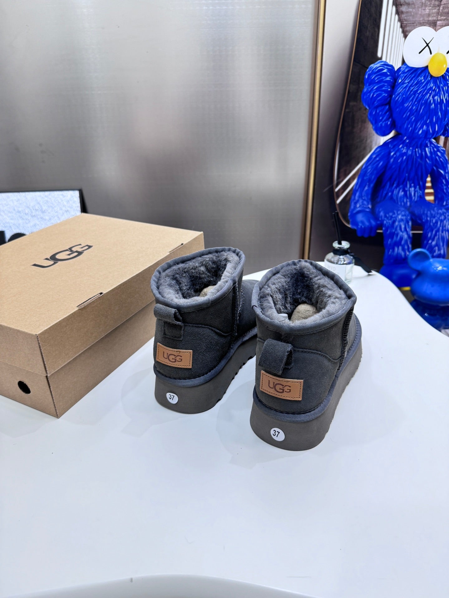 1LU9Z Fashionable snow boots