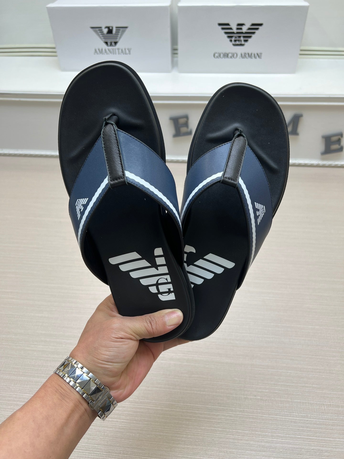 54A104Z    fashion slippers