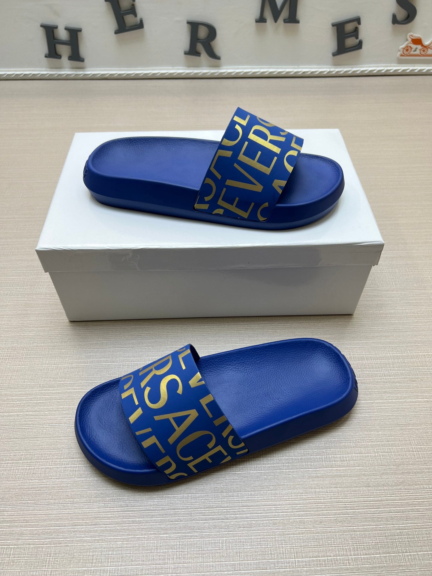 54V108Z  fashion  slippers