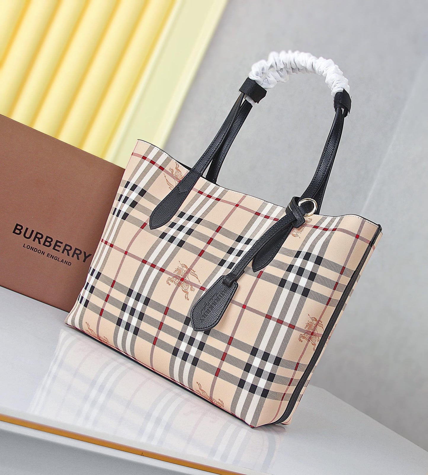 2XR267B  Fashionable leather bag 