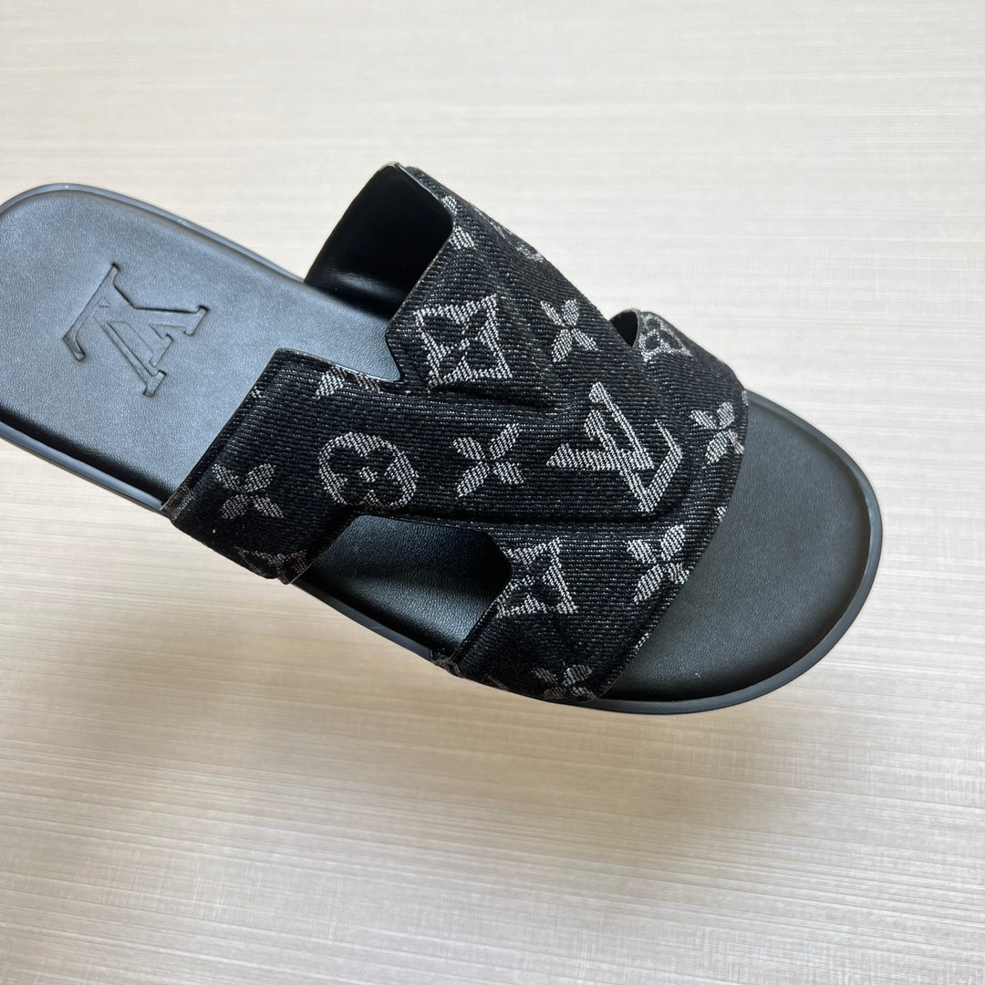 54E32Z    fashion slippers