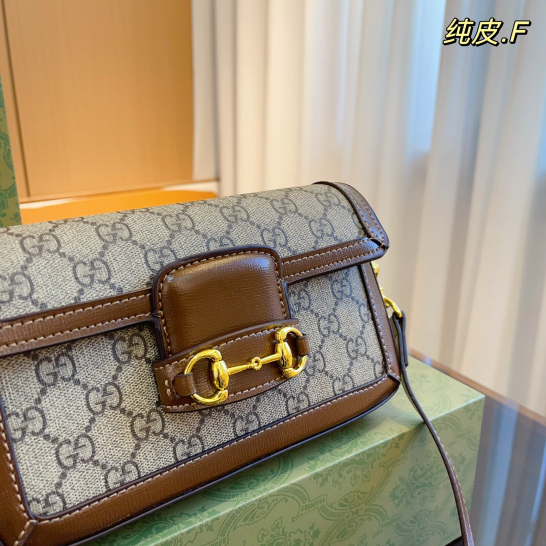 6XB203B ( Fashionable leather bag )