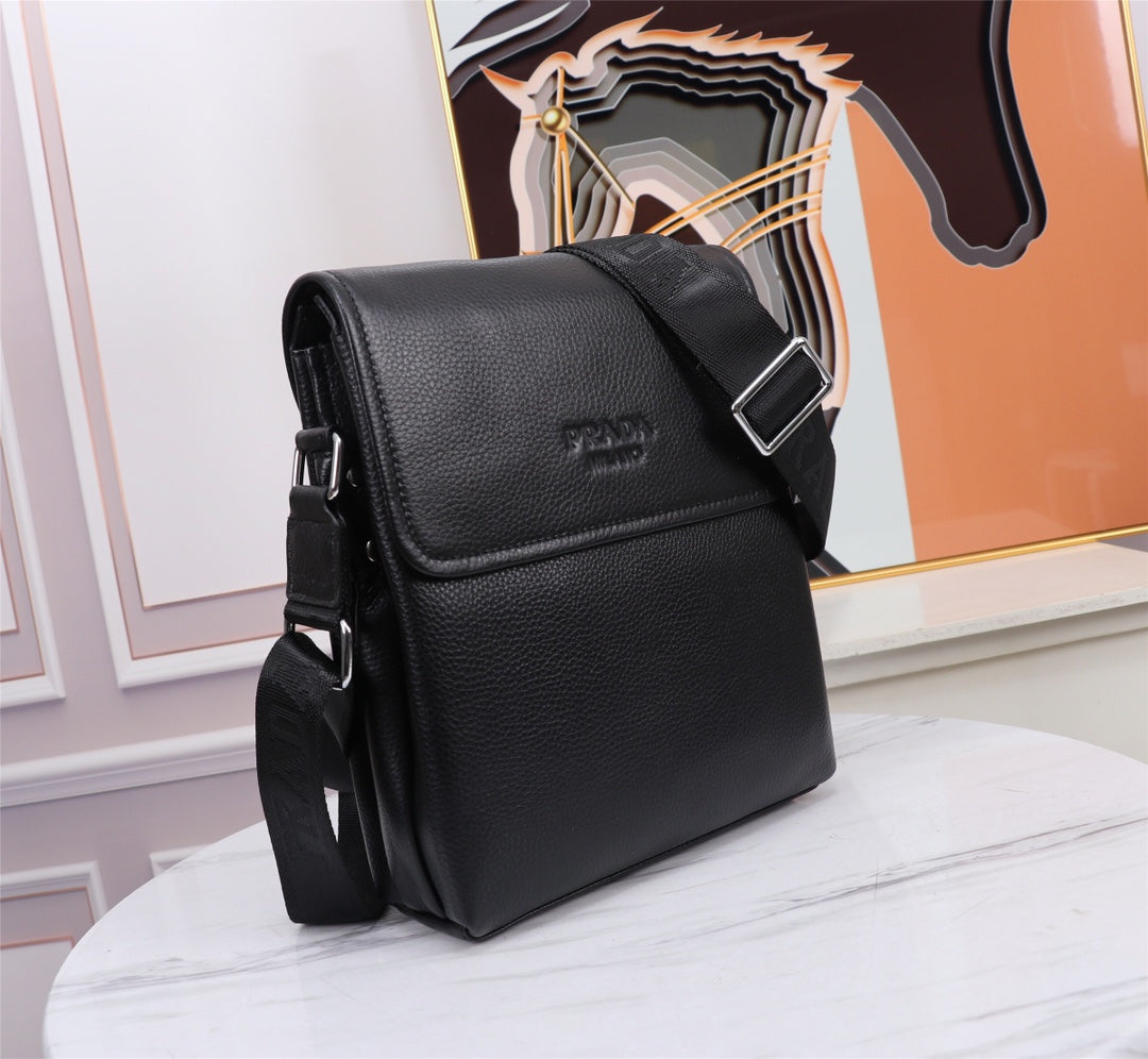 2XPD303B  Fashionable leather bag 