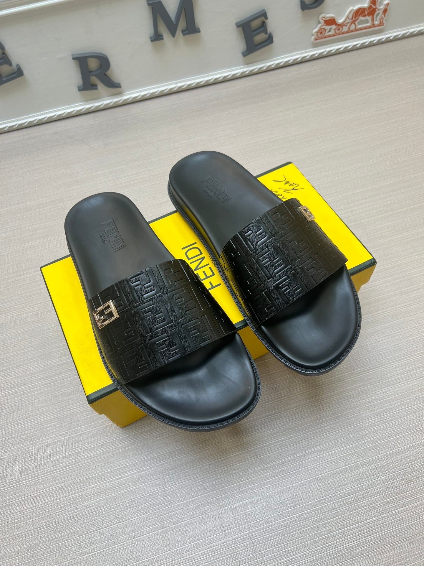 54F121Z   fashion  slippers