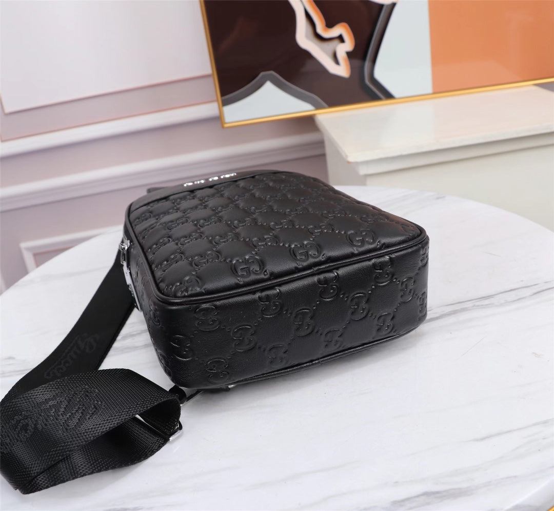 2XB292B  Fashionable leather bag 