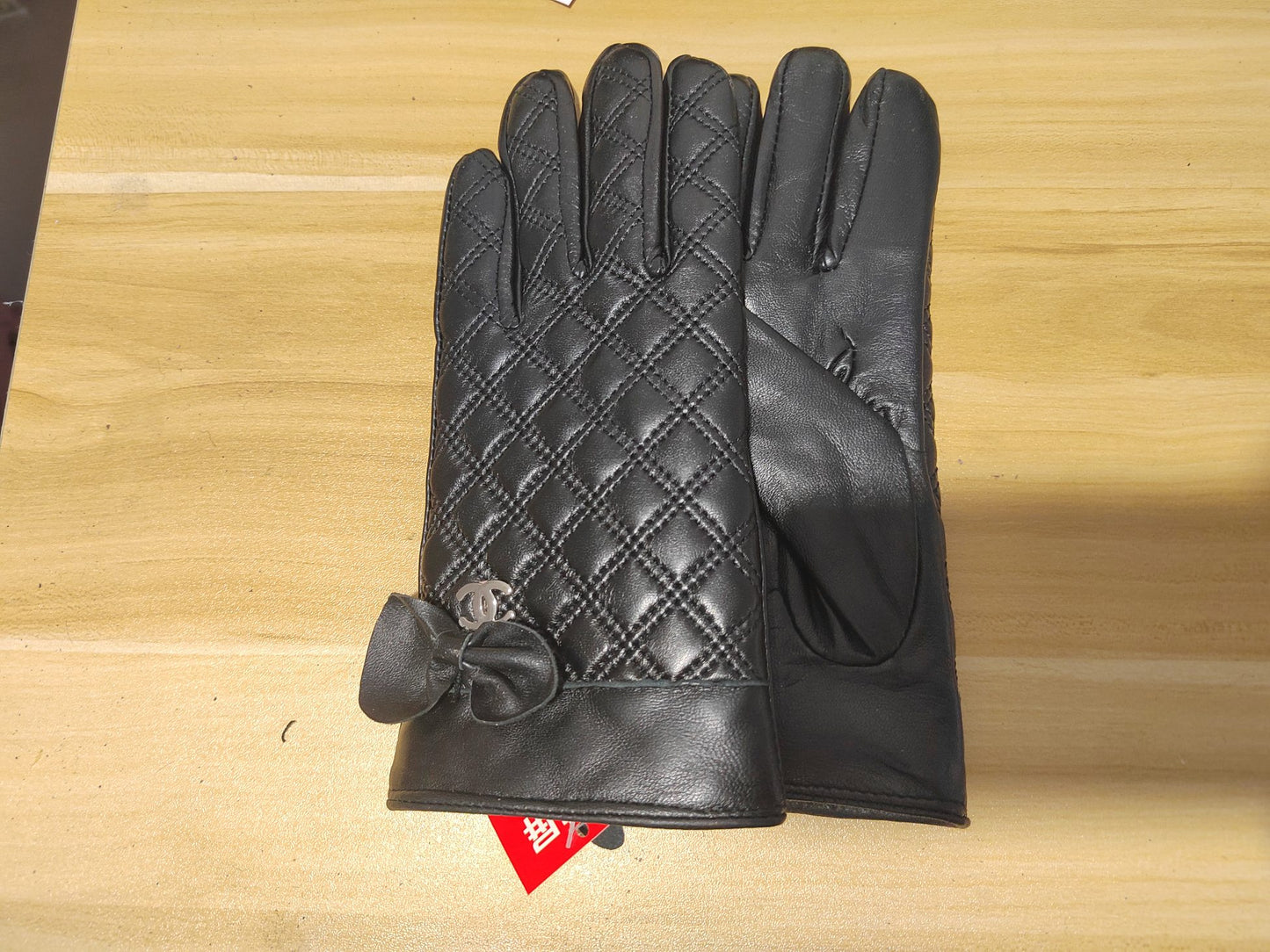 24C79S   Fashion gloves