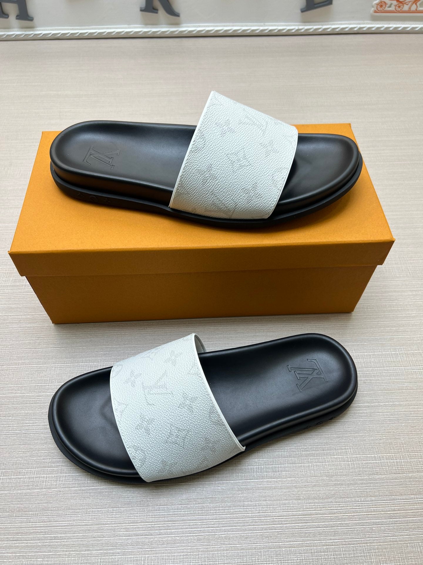 54E58Z  fashion   slippers