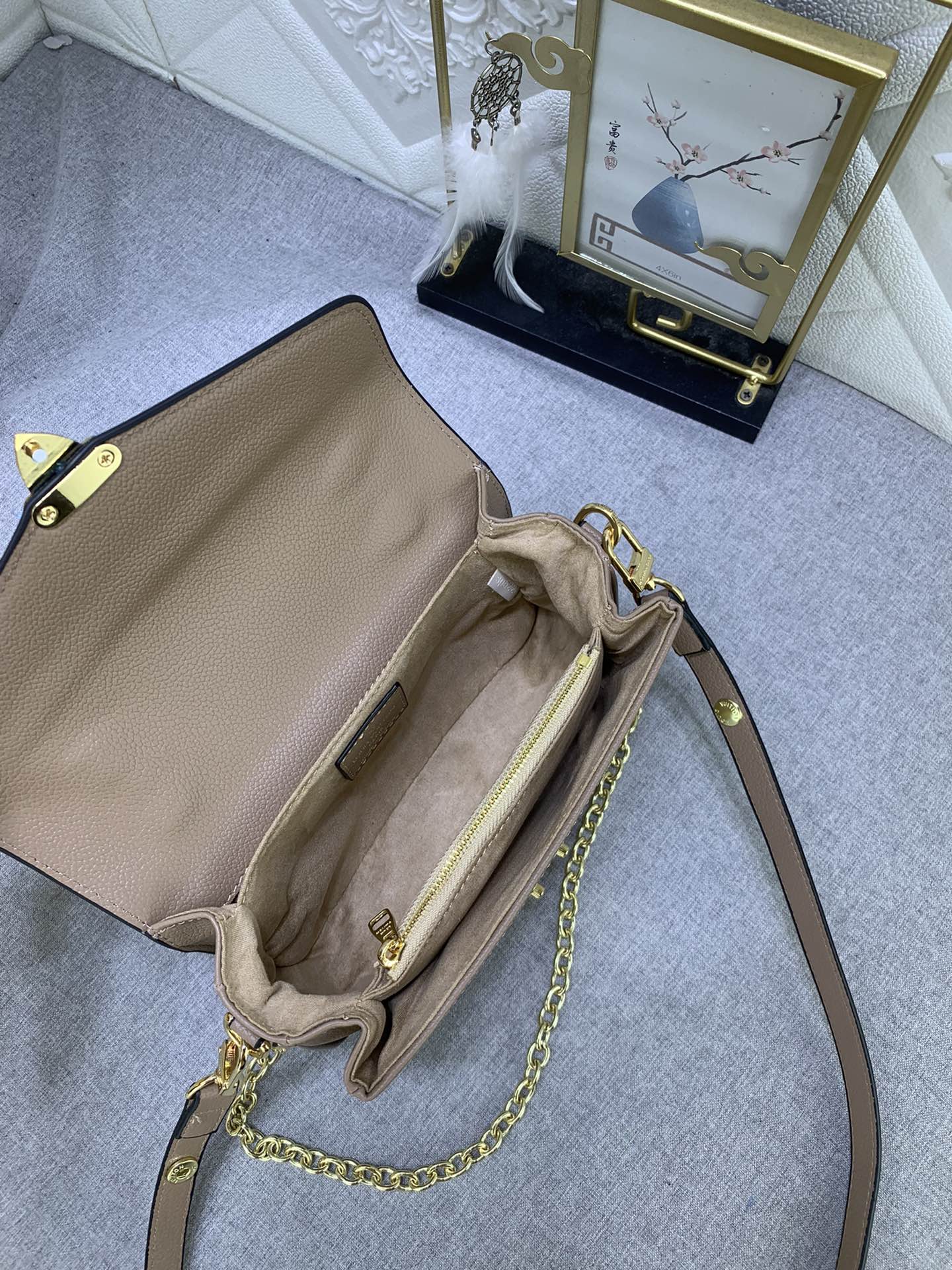 2XE43B  Fashionable leather bag 