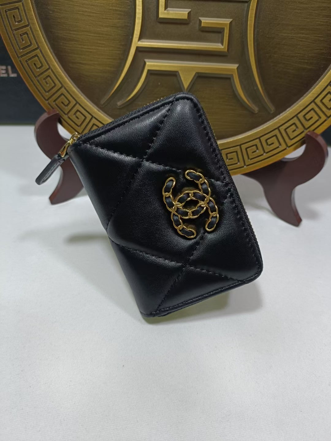 1XC103B  Fashionable leather wallets