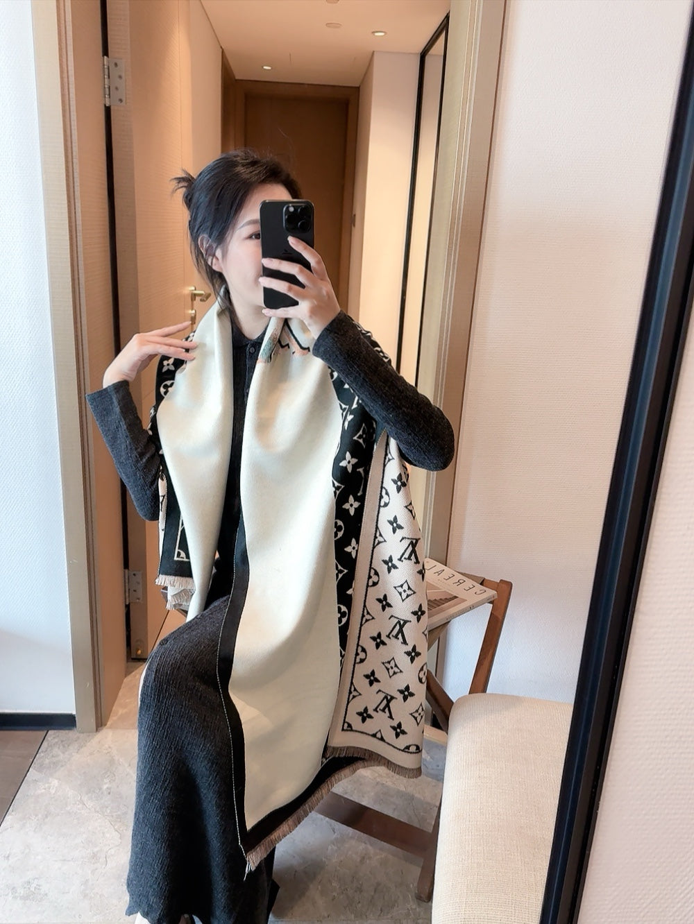 14E377W　 Fashion scarves