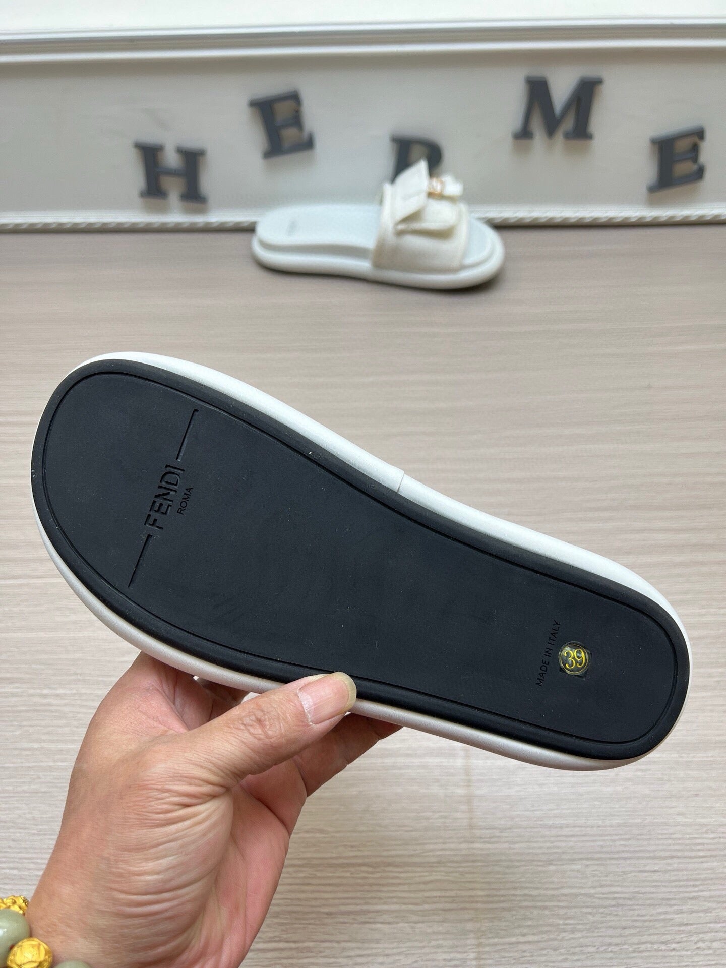 54F125Z    fashion  slippers