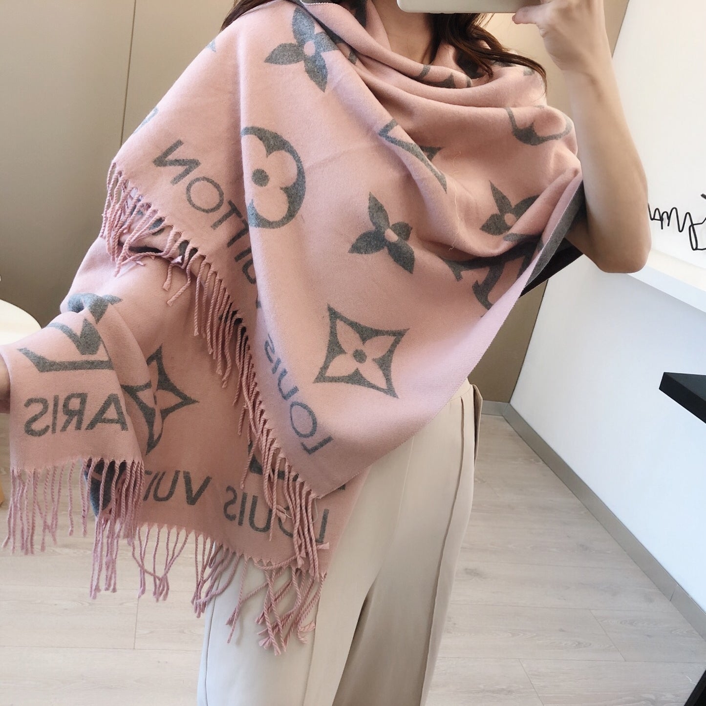 14E210W　Fashion scarves