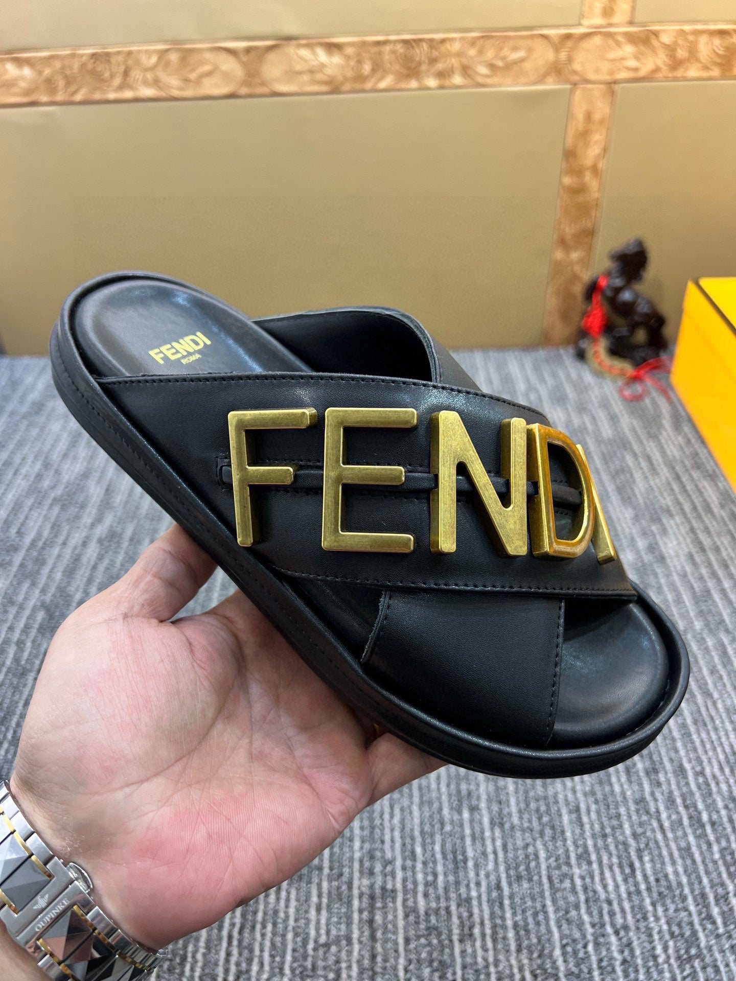 1: 1 High quality leather sandals 5YF93Z